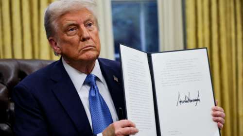 Ανάλυση Politico: Γιατί ο Τραμπ με τους δασμούς προσπαθεί να ενισχύσει την εξουσία του και όχι την αμερικανική οικονομία