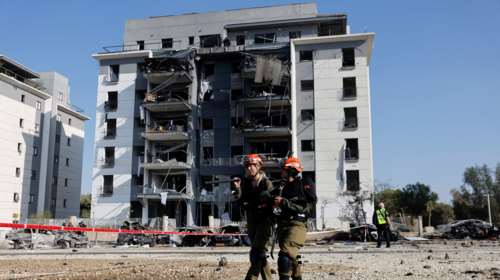 Λήξη συναγερμού στο Ισραήλ μετά την εκτόξευση πυραύλων από το Ιράν - Ζημιές σε κτίριο κατοικιών [εικόνες-βίντεο]