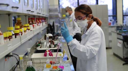 Νέα έρευνα για τον κορονοϊό: Χωρίς εμβόλιο οι άνθρωποι θα μολύνονται ξανά κάθε 16 μήνες