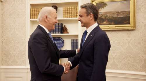 Μητσοτάκης - Μπάιντεν: Σε εξαιρετικό κλίμα η συνάντηση - Γαλανόλευκη γραβάτα φόρεσε ο Αμερικανός πρόεδρος [Εικόνες]