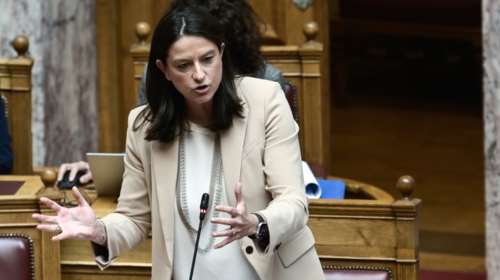 Πάρος: Εργοδότρια ζήτησε από εργαζόμενη να δουλέψει και το ανήλικο παιδί της για να μείνει στο κατάλυμα- &quot;Τρελάθηκε&quot; η Κεραμέως