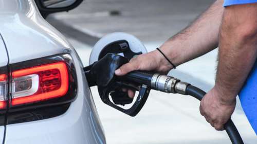 Επιδότηση της βενζίνης: Τι ισχύει τελικά αν μια οικογένεια έχει δύο ή περισσότερα αυτοκίνητα