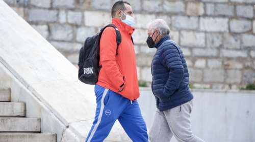 Καλά νέα από την Γκάγκα: Θα πετάξουμε τις μάσκες σε ανοιχτούς χώρους και εστίαση