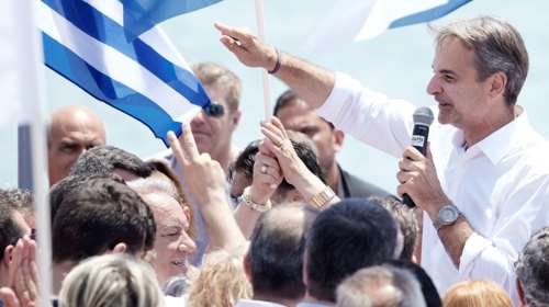 Αγώνας Μητσοτάκη μέχρι την τελευταία στιγμή για όσο το δυνατόν μεγαλύτερο ποσοστό - Έτοιμο το πλάνο της Δευτέρας