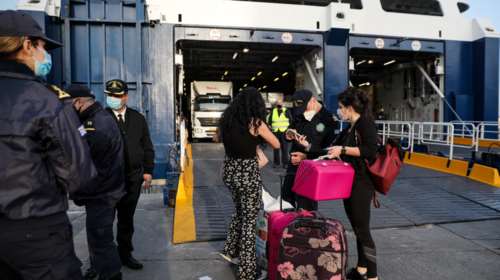 Λοιμωξιολόγοι για τους ανεμβολίαστους: Με αρνητικό τεστ οι μετακινήσεις από νομό σε νομό με ΚΤΕΛ, πλοία, αεροπλάνα και τρένα