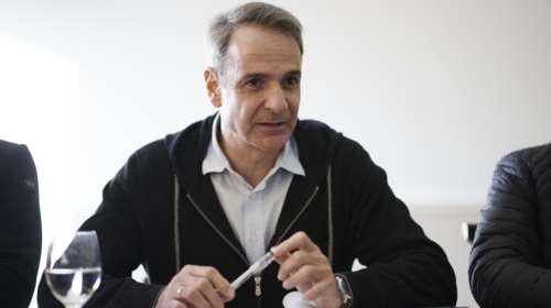 Οργή Μητσοτάκη για την οπαδική βία: Θα νικήσουμε - Το οφείλουμε στον αστυνομικό που παλεύει για τη ζωή του