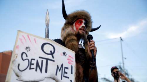 ΗΠΑ: Βαριά καμπάνα 41 μηνών στον &quot;σαμάνο του QAnon&quot; για την εισβολή στο Καπιτώλιο