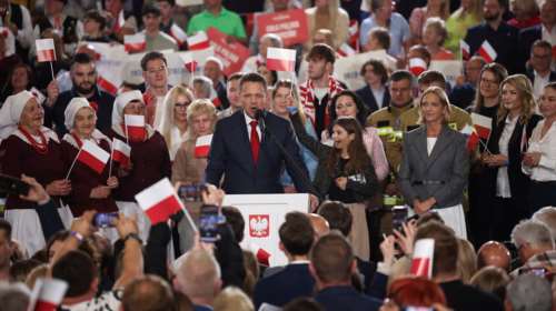 Πολωνία: Ο υποψήφιος του κεντρώου κυβερνώντος κόμματος προηγείται ελαφρώς στον πρώτο γύρο