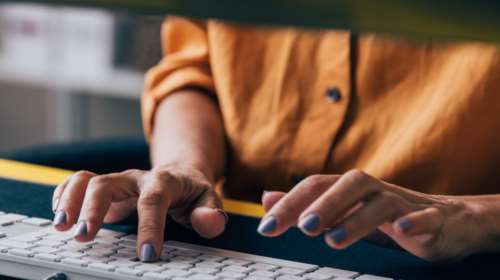 Το πρόβλημα με τη &quot;χαλαρή&quot; αξιολόγηση των δημοσίων υπαλλήλων - Τι εντοπίστηκε μέσω τεχνητής νοημοσύνης