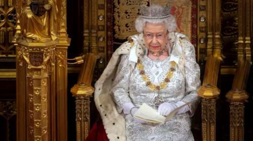 Βασίλισσα Ελισάβετ: Το μήνυμά της για τα Χριστούγεννα - Φέτος πολλοί θα ήθελαν απλώς μια αγκαλιά