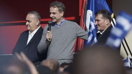 Θερμή υποδοχή Μητσοτάκη στη Χειμάρρα με τον Πύρρο Δήμα: Μεγάλη τιμή που είμαι ο πρώτος Έλληνας πρωθυπουργός εδώ