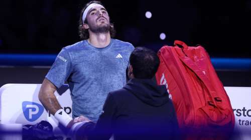 Στέφανος Τσιτσιπάς: Αποχώρησε από τον αγώνα με τον Ρούνε λόγω προβλήματος στη μέση και αποδοκιμάστηκε [Βίντεο]