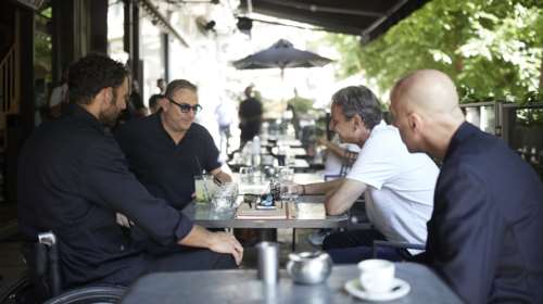 Σε καφέ της Θεσσαλονίκης ο Μητσοτάκης με Αντώνη Ρέμο, Μπρατάκο και Τσαπατάκη [εικόνες]