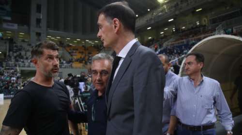 ΠΑΟ - Ολυμπιακός: Επίθεση στον Μπαρτζώκα και γιαούρτια κατήγγειλαν οι &quot;ερυθρόλευκοι&quot;