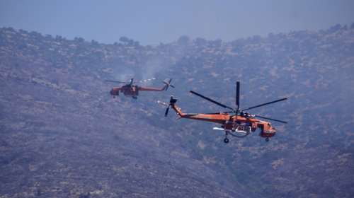 Σε εξέλιξη για τρίτη μέρα η φωτιά που καίει στα Πιέρια Όρη - Επιχειρούν 131 πυροσβέστες και εναέρια μέσα