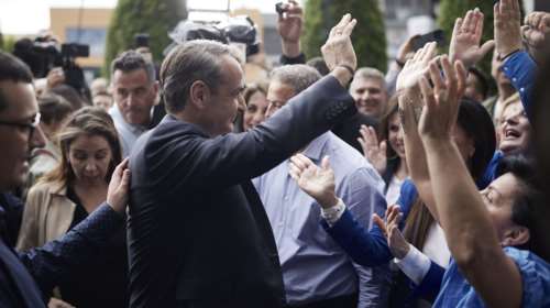 Τα πρωτοσέλιδα των εφημερίδων μία μέρα μετά τις εκλογές - &quot;Θρίαμβος, κυριαρχία, το σήκωσε ο Μητσοτάκης&quot;