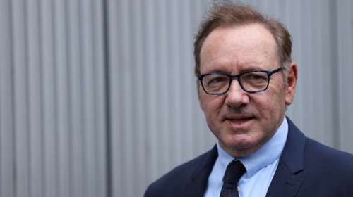 Κέβιν Σπέισι: Αθώος και για τις 9 κατηγορίες σεξουαλικής επίθεσης - Ξέσπασε σε κλάματα μόλις άκουσε την απόφαση