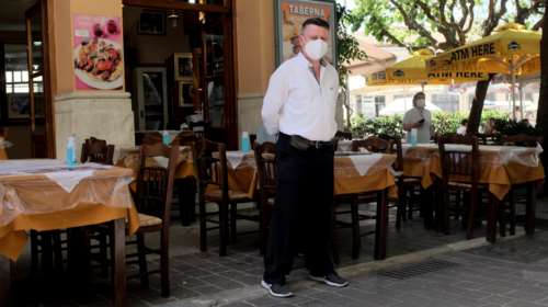 Εμβολιασμένοι και ανεμβολίαστοι: Πώς θα λειτουργήσουν εστιατόρια, μπαρ, σινεμά, θέατρα και γήπεδα από 15 Ιουλίου
