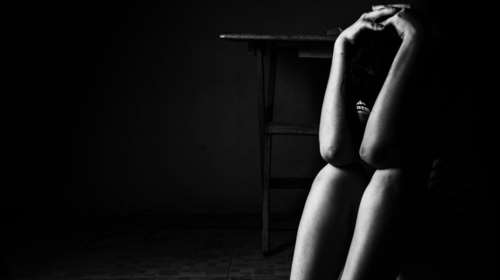 Υπόθεση βιασμού 24χρονης: "Δεν θα κάνω πίσω" λέει η νεαρή - Κατήγγειλε τρεις Αθηναίους που την "υποδέχθηκαν" στο ξενοδοχείο