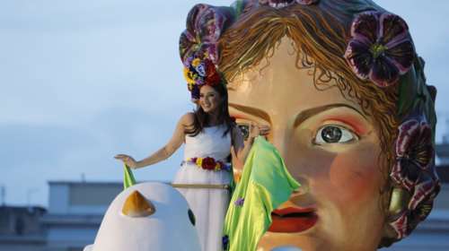 Καρναβάλι της Πάτρας: Πάρτι μέχρι πρωίας ύστερα από τρία χρόνια πανδημίας [εικόνες - βίντεο]