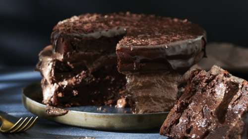 Τοπ συνταγή για εύκολη και ζουμερή σοκολατόπιτα χωρίς αυγά και βούτυρο