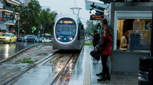 Κακοκαιρια &quot;Μπάλλος&quot;: Ξεκίνησε η λειτουργία του τραμ - Κανονικά τα δρομολόγια του μετρό