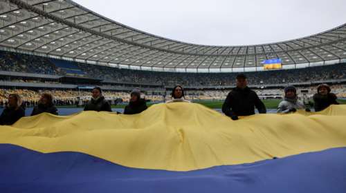 Ουκρανία: "Δεν φοβόμαστε κανέναν" - Με σημαίες και εθνικό ύμνο οι Ουκρανοί γιόρτασαν την "Ημέρα Ενότητας" [Εικόνες - Βίντεο]