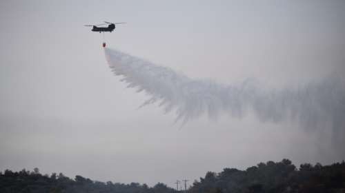 Φωτιά στο Άγιο Όρος: Μαίνεται η πυρκαγιά στο Ακρωτήριο Αράπης