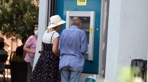 Όλα όσα πρέπει να ξέρουν οι συνταξιούχοι για τις αυξήσεις των συντάξεων: 7 ερωτήσεις και απαντήσεις