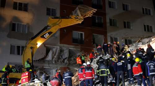 Θρήνος δίχως τέλος στην Τουρκία: Χειριστής εκσκαφέα προσεύχεται να βρει πτώματα για να έχουν μία αξιοπρεπή ταφή