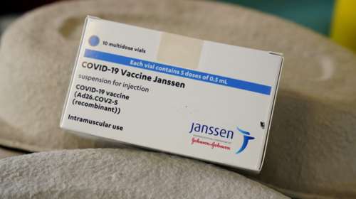 Καθυστερήσεις από την Johnson &amp; Johnson: Γιατί δεν θα μπορέσει να παραδώσει στην ΕΕ όλα τα εμβόλια