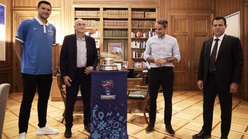 Ευρωμπάσκετ: Η βόλτα του τροπαίου στην Ελλάδα και ο ενθουσιασμός του Κυριάκου Μητσοτάκη