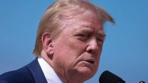 Εκτός ορίων ο Ντόναλντ Τραμπ: &quot;Παλιάτσος&quot; και &quot;ηλίθιος&quot; ο Μπάιντεν - Τι είπε για τον Μακρόν