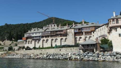 Ξανά στη δίνη του κορονοϊού το Άγιον Όρος: Τρεις νεκροί σε έναν μήνα - Ασθενής και αντιεμβολιαστής Ηγούμενος