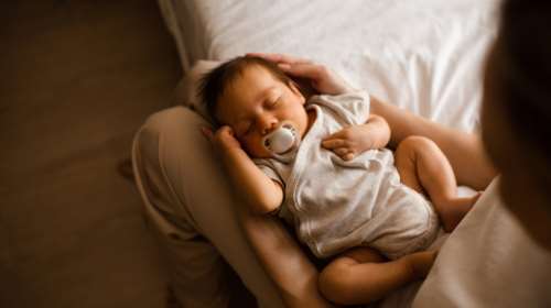 Οι άνθρωποι πίσω από τις υιοθεσίες - Το 90% των παιδιών προς υιοθεσία στην Ελλάδα προέρχονται από κακοποιητικό περιβάλλον