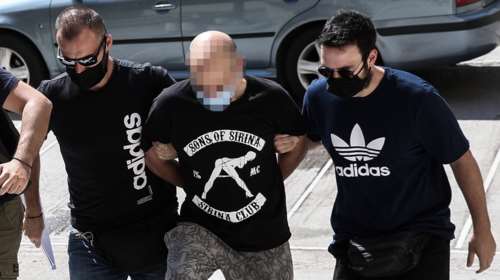 Ηλιούπολη: Αθώος ο αστυνομικός για τον βιασμό της 19χρονης- &quot;Ντροπή σας&quot;, έπεσαν δακρυγόνα