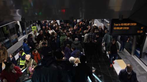 Μετρό Θεσσαλονίκης: Κοσμοσυρροή στους σταθμούς στα πρώτα δρομολόγια - Το &quot;έλα να δεις&quot; με την εκκίνησή του [εικόνες]