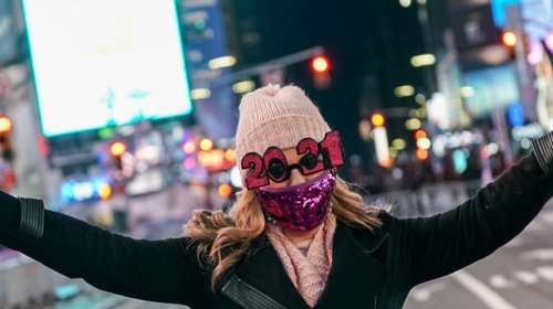 &quot;I will survive&quot; - Πώς γιόρτασε ο πλανήτης τη φετινή διαφορετική Πρωτοχρονιά [Εικόνες]