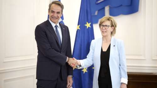 Συνάντηση Μητσοτάκη με Επίτροπο Χρηματοοικονομικών Υπηρεσιών: Η Ελλάδα έχει αφήσει οριστικά πίσω της τα δύσκολα χρόνια