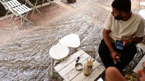 Κακοκαιρία Atena: 154 κλήσεις στην πυροσβεστική εξαιτίας της σφοδρής καταιγίδας σε Αττική, Καβάλα και Χίο