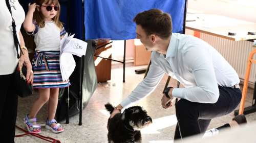 Στην Εκάλη ψήφισε ο Στέφανος Κασσελάκης: Απαραίτητη η συμμετοχή όλων στη διαδικασία [βίντεο]