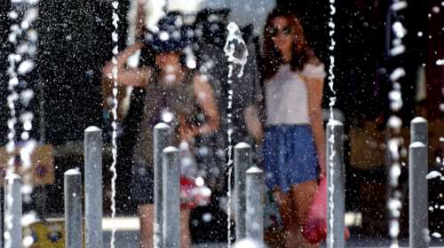 Καιρός - Καύσωνας: Αποπνικτική ατμόσφαιρα και σήμερα στη χώρα - Σε ποιες περιοχές θα &quot;χτυπήσουν&quot; 45άρια