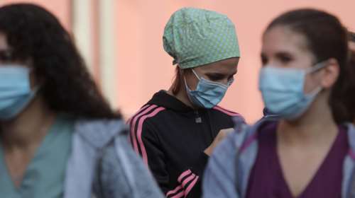 Κορονοϊός: Χαμηλότερα και σήμερα τα νέα κρούσματα - Συνεχίζεται η πτωτική πορεία