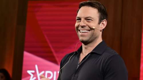 &quot;Βρε Άδωνι&quot;: Ο Κασσελάκης απαντά με τρολάρισμα στον Γεωργιάδη για το &quot;βίντεο των 100.000 ευρώ&quot; που έδειχνε το κούρεμα