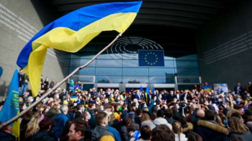 Το Ευρωκοινοβούλιο στηρίζει την Ουκρανία: Ζητά να μπει σε καθεστώς υποψήφιας προς ένταξη χώρας στην ΕΕ