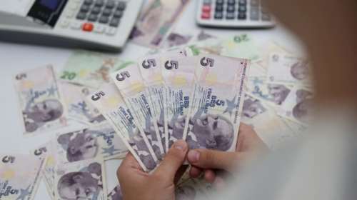 Κατρακύλησε σε νέο χαμηλό ρεκόρ η τουρκική λίρα