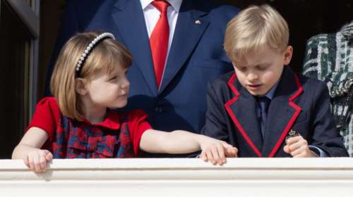 Τα πριγκιπόπουλα μεταμφιέστηκαν: Ο βαμπίρ Ζακ και η κολοκύθα Γκαμπριέλα γιόρτασαν το Halloween