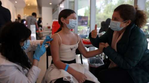 Εμβόλιο Pfizer για εφήβους 12 έως 15 ετών: Την Παρασκευή η απόφαση του ΕΜΑ