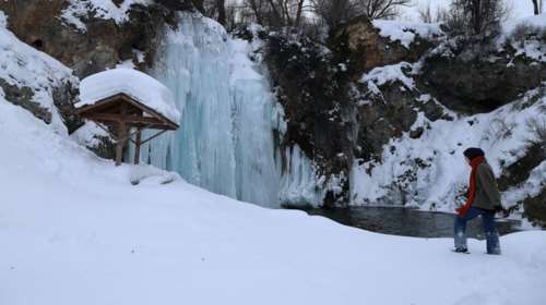 Τρελάθηκε ο καιρός στην Τουρκία: Πρωτόγνωρες καιρικές συνθήκες - Χιόνια στα ανατολικά, φωτιές στα δυτικά