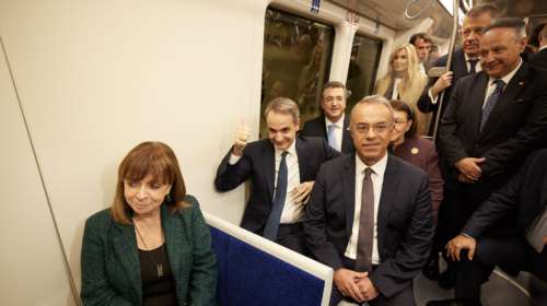 Η Καρυστιανού βάλλει κατά δημοσιογράφου που αποθεώνει Μητσοτάκη και Μετρό- &quot;Πού πήγαν τα λεφτά; Τρέχουν νερά στα βαγόνια&quot;